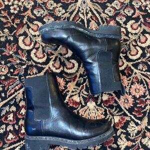 DKNY Women’s Leather Chelsea Boots size 9